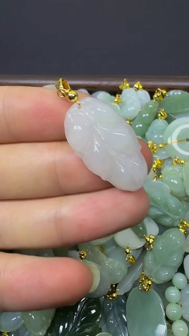 颈饰未镶嵌翡翠颈饰未嵌镶翡翠