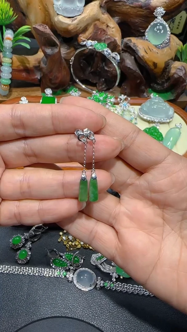 【闪购商品】翡翠耳饰18K金镶嵌耳饰