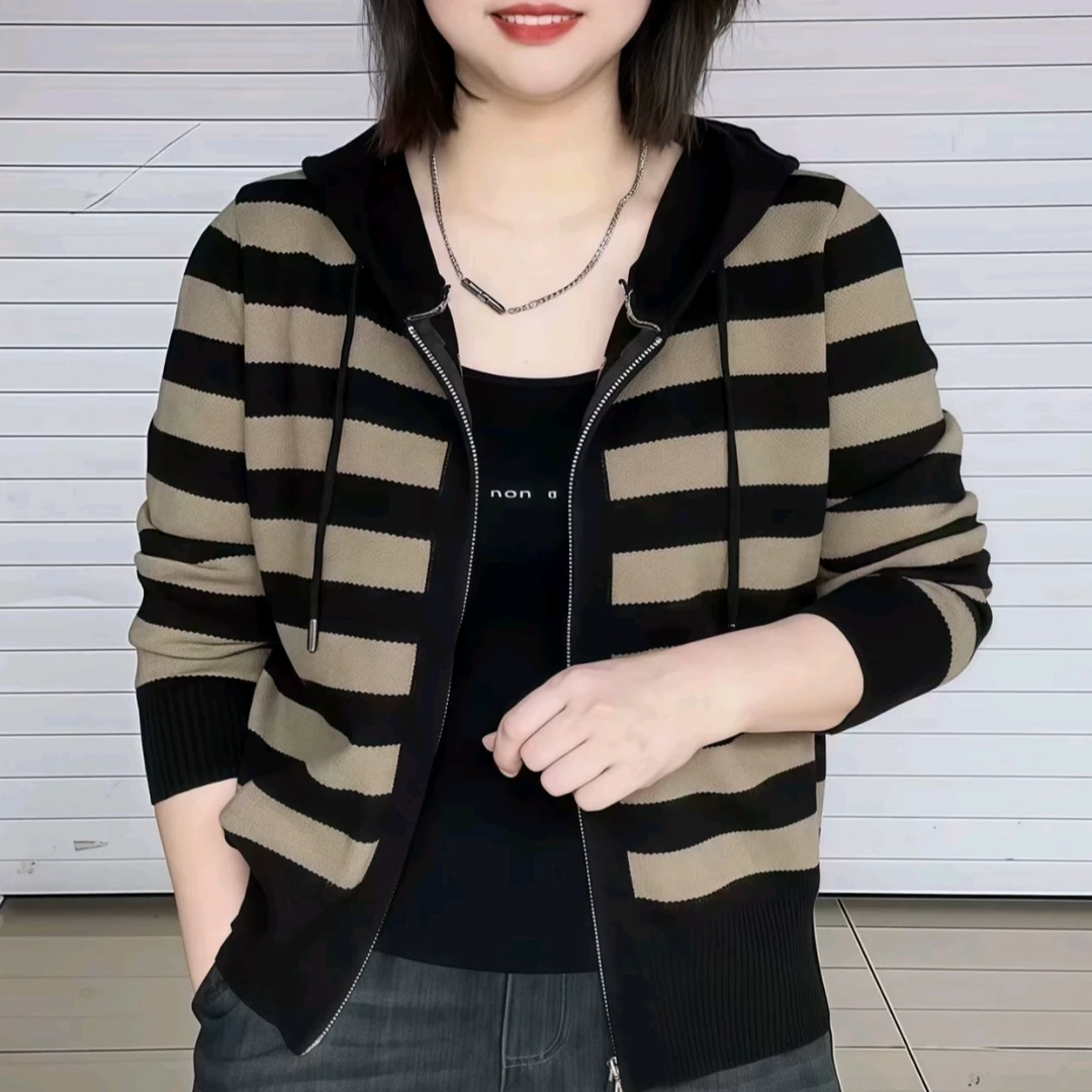 秋款毛衣外套洋气时尚外搭中老年妈妈装2025新款宽松显瘦连帽女装