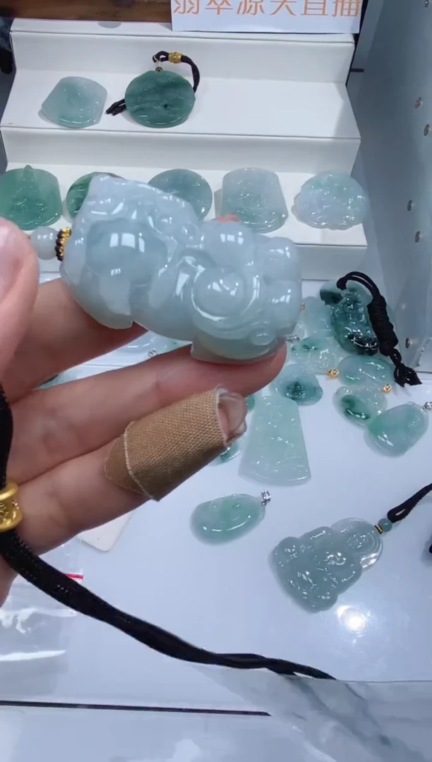 颈饰未镶嵌翡翠吊坠