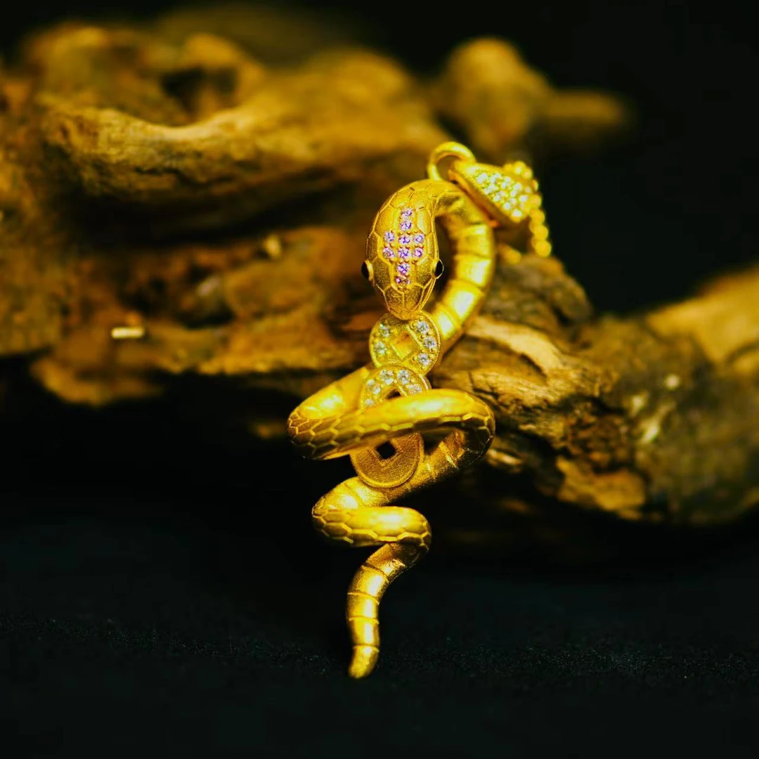 【金龙马珠宝】足金999古法手工镶钻金蛇抱钱21.52g