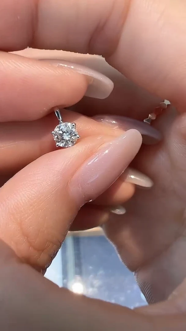 吊坠18K金镶嵌钻石60分吊坠