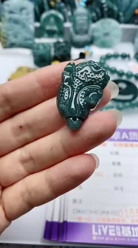 颈饰未镶嵌翡翠