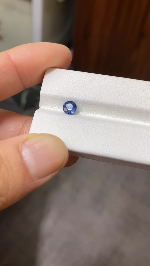 裸石蓝宝石0.74ct蓝宝石