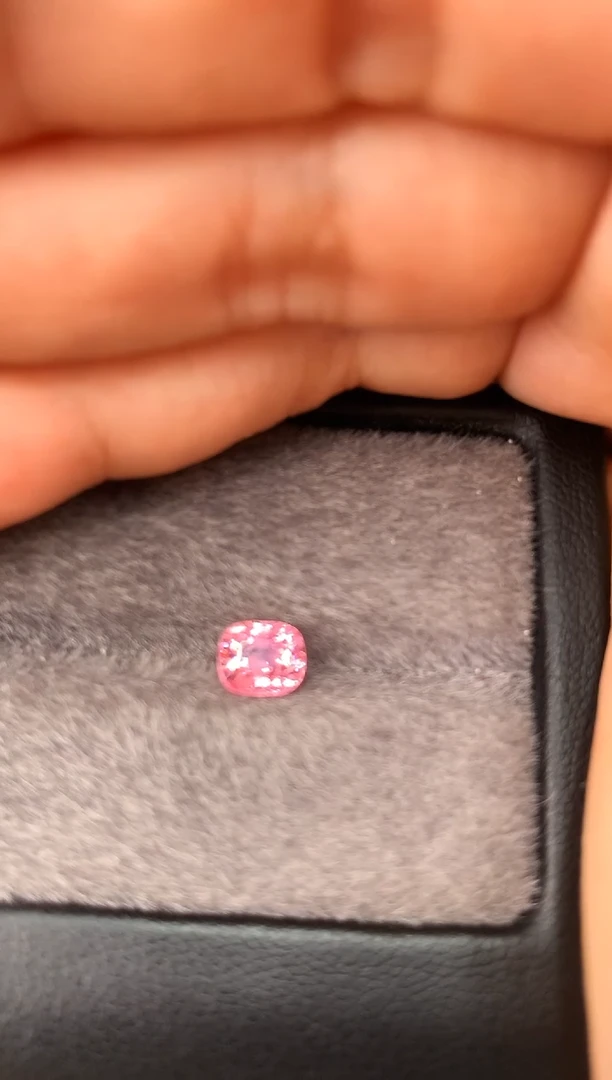 未镶嵌裸石定制尖晶石枕型 日出色调 1.26ct