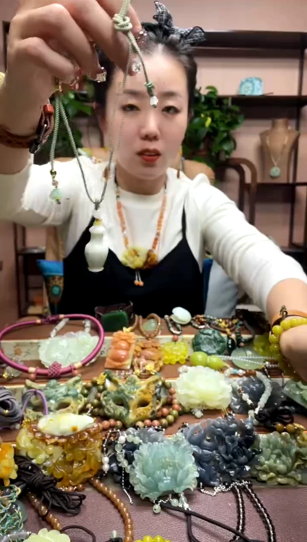 未镶嵌岫玉吊坠·