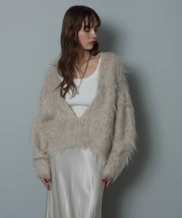 【FaFa】日系品牌 C 杂志推荐 温暖毛绒绒 叠穿套头V领毛衣F1248