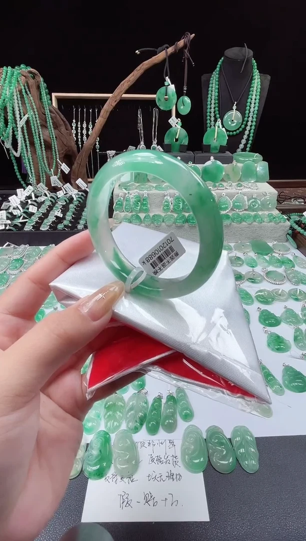 未镶嵌手镯石英质玉（非洲翠）54手镯 2.500