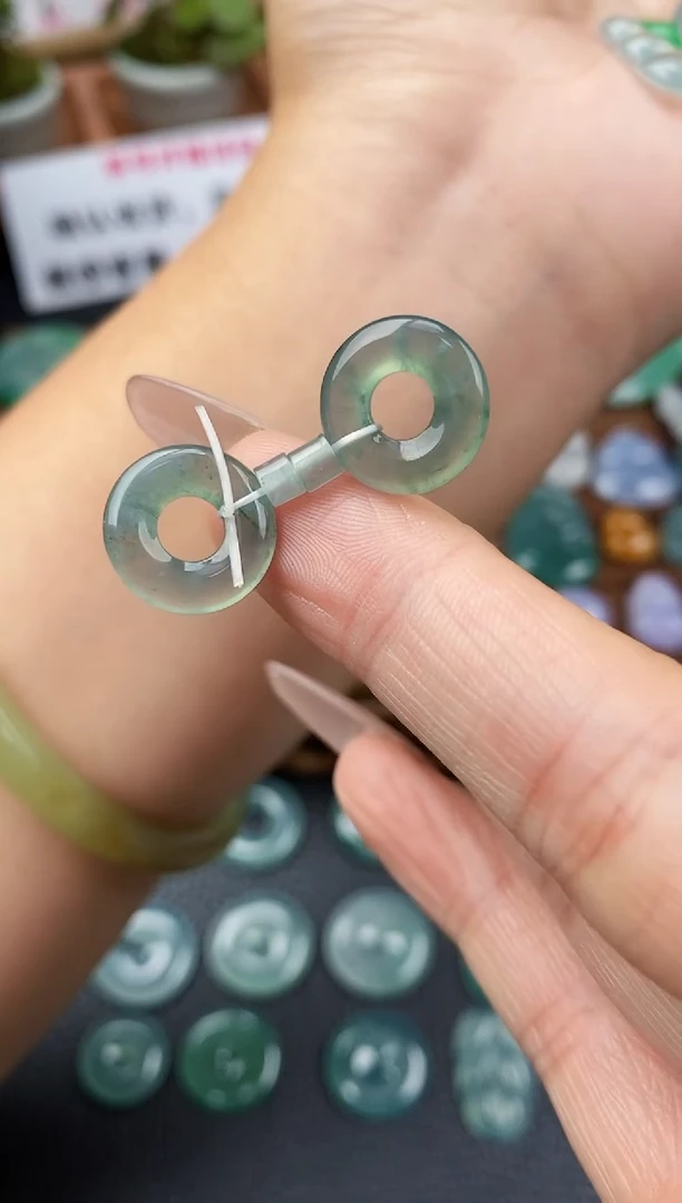 翡翠未镶嵌颈饰甜甜圈