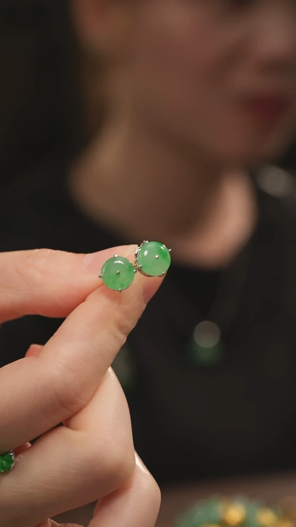 翡翠18K金镶嵌耳钉甜绿翡翠平安扣耳钉