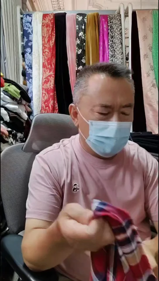 红色缤纷格子布料