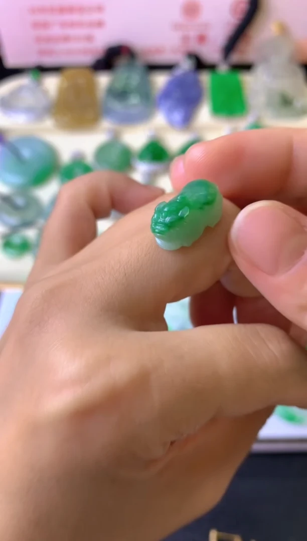 未镶嵌定制翡翠初***然毛货抛光