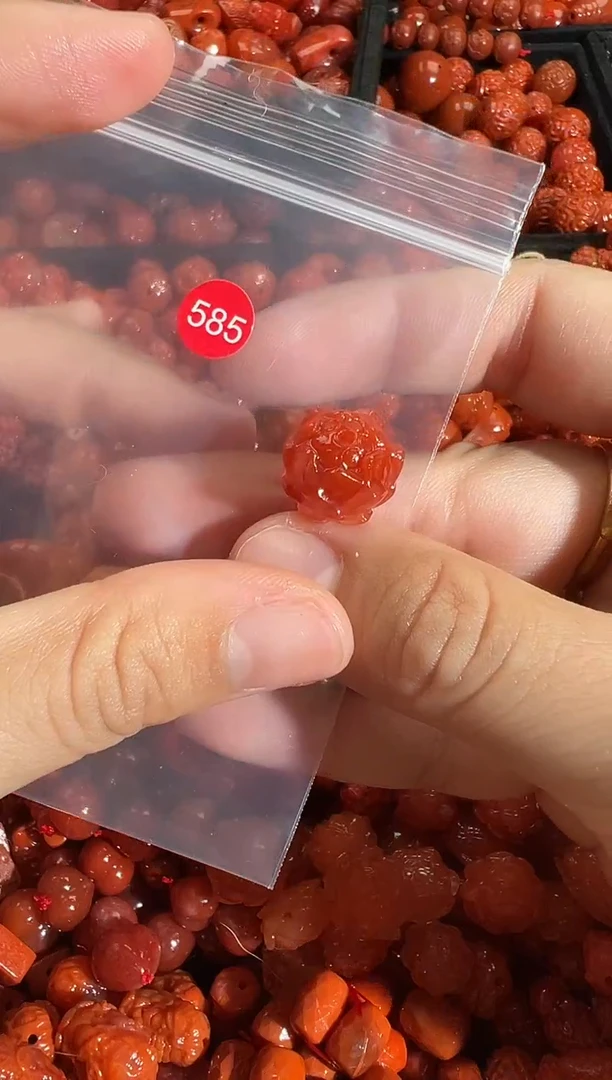 颈饰未镶嵌南红玛瑙1