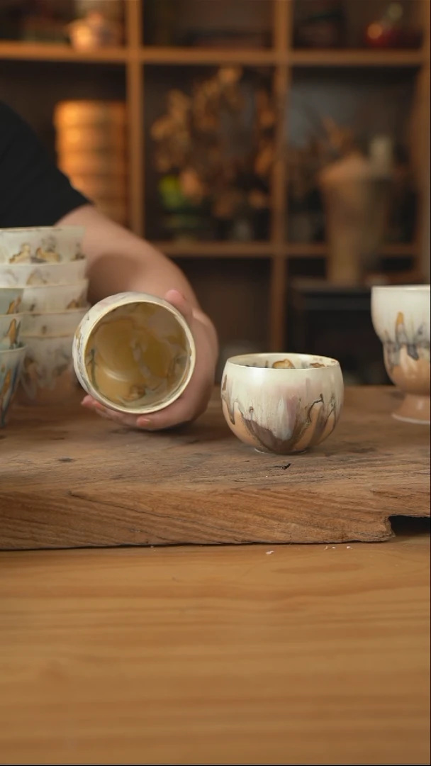 新品千里江山留釉系列的白棕色的蛋壳杯1个