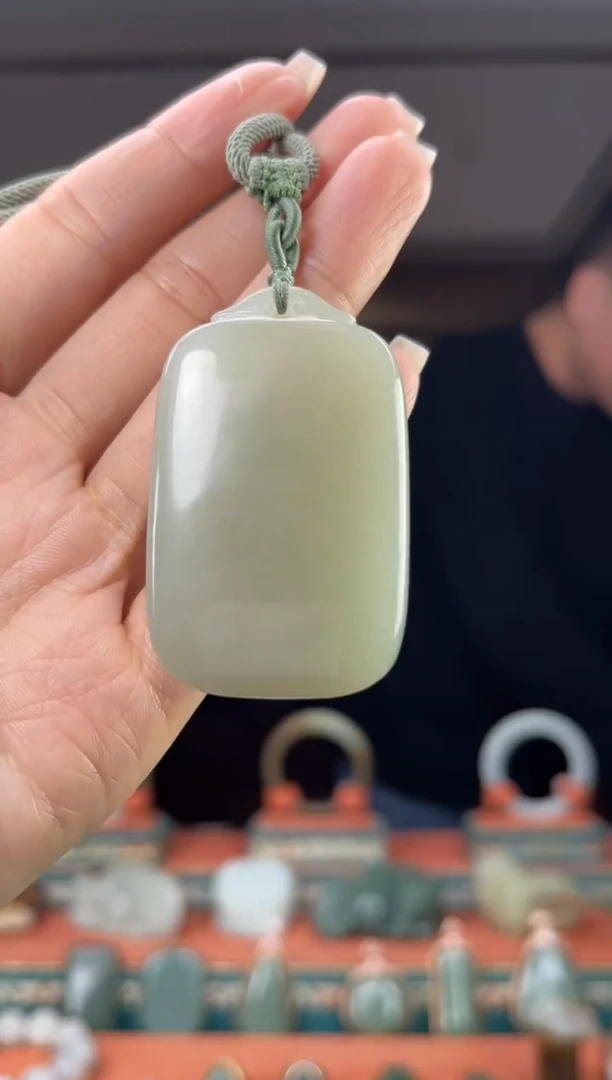 颈饰未镶嵌和田玉佩佩