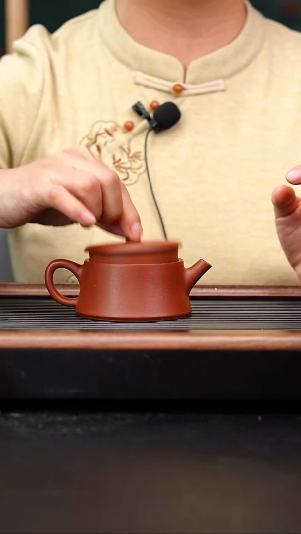 茶壶紫砂红皮龙云柱135cc