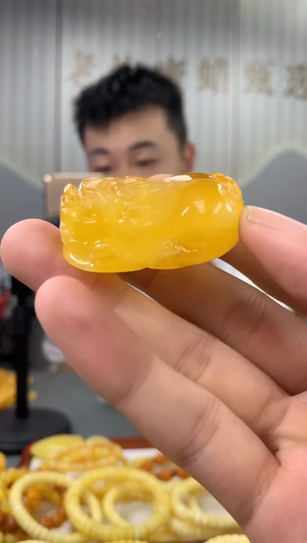 【闪购商品】琥珀裸石未镶嵌手串