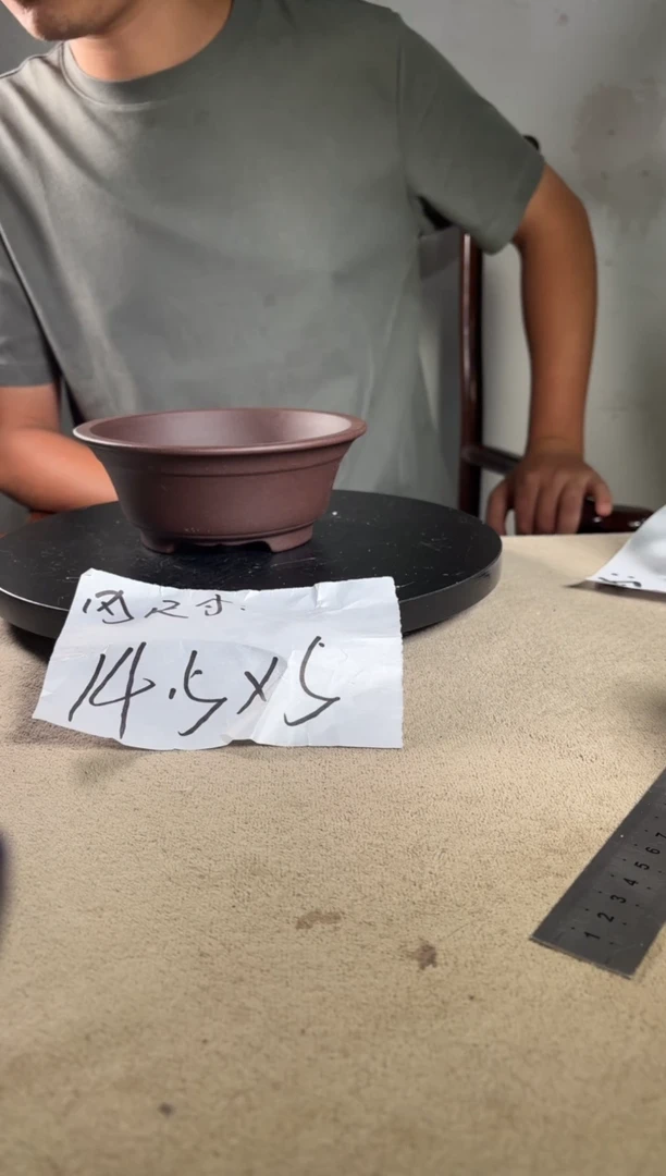 A宜兴紫砂小花盆