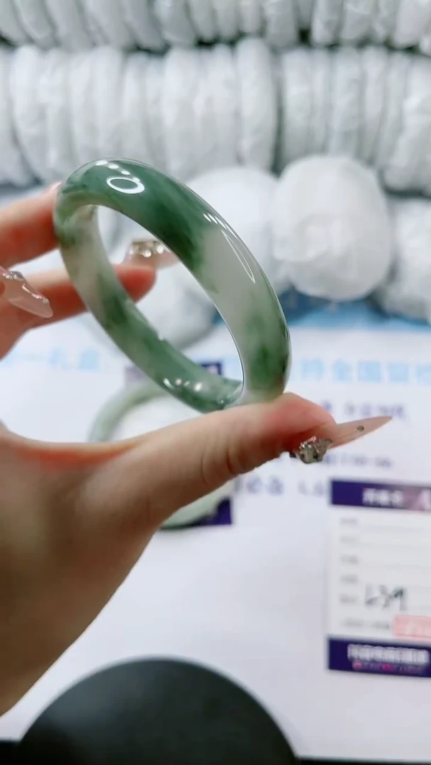 【闪购商品】石英质玉手镯未镶嵌多样性发货L39