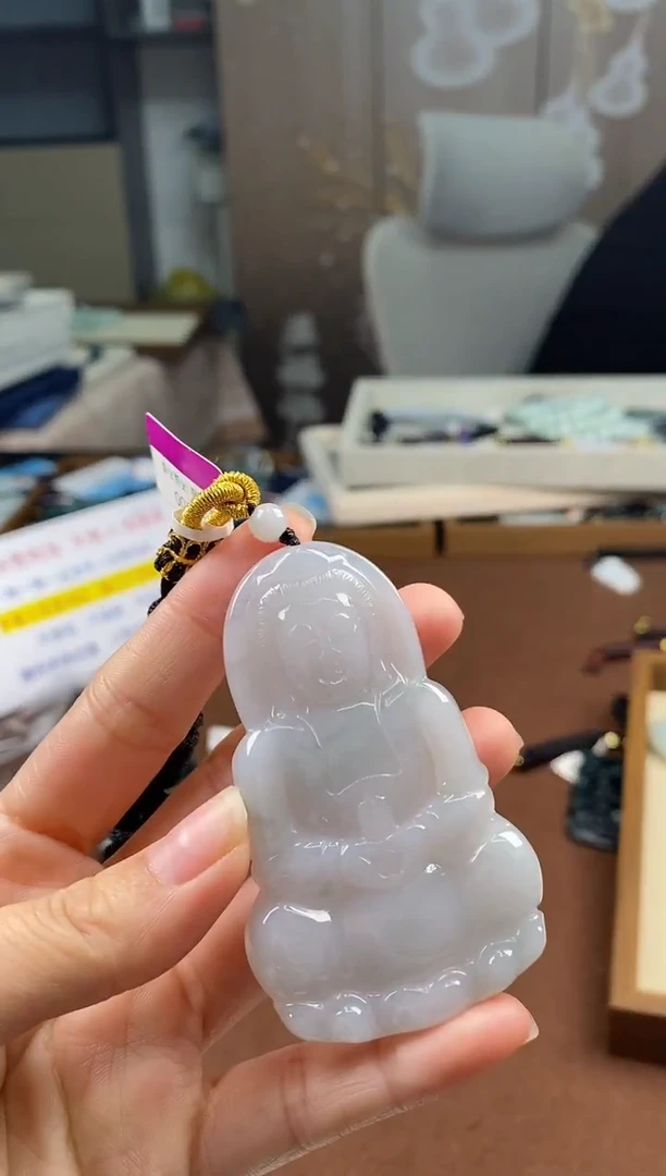 颈饰未镶嵌翡翠  多样性发其一