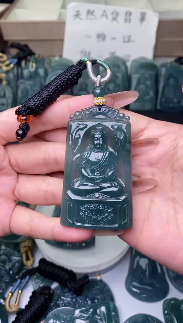 颈饰未镶嵌翡翠