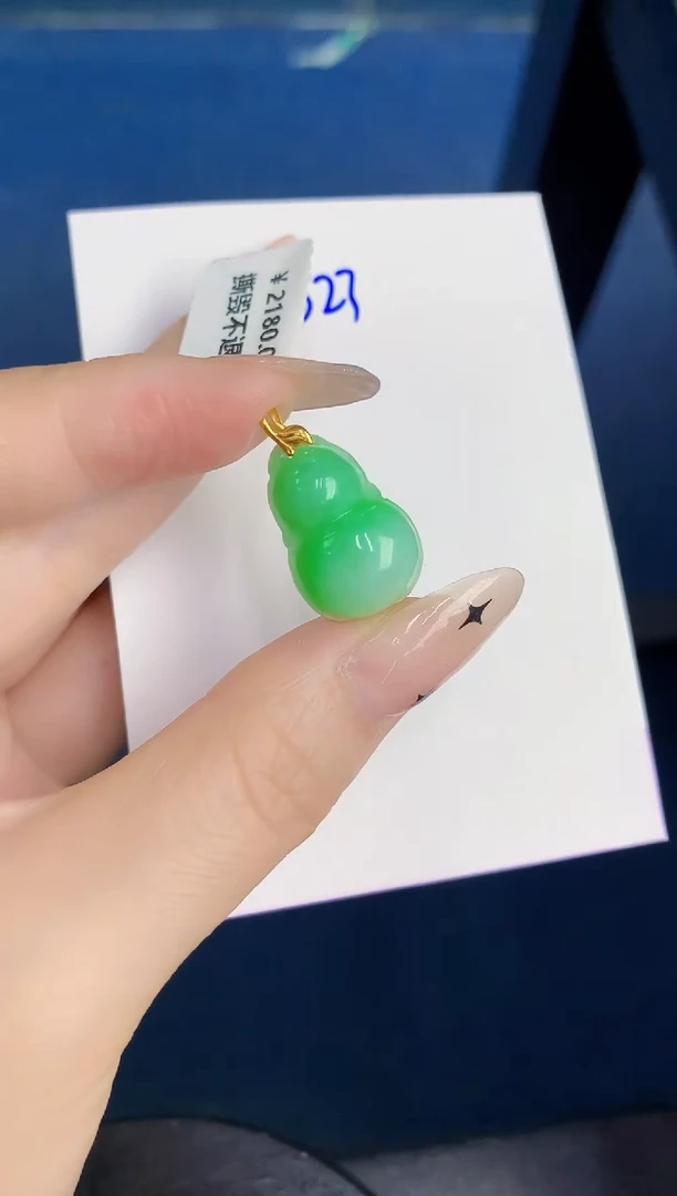 颈饰18K金镶嵌翡翠缅甸天然翡翠A货