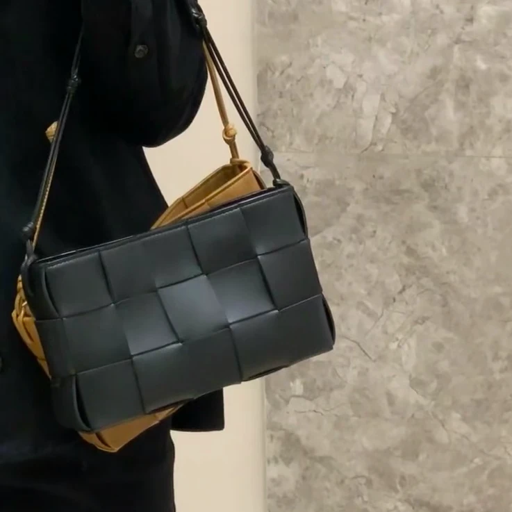 95新 BOTTEGA VENETA/葆蝶家 坤球奢选bv15格编织腋下包