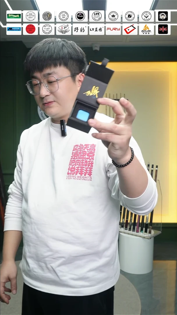 丁俊晖巧粉深蓝色