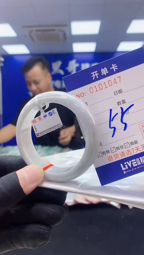 翡翠手镯未镶嵌1翡翠A货手镯