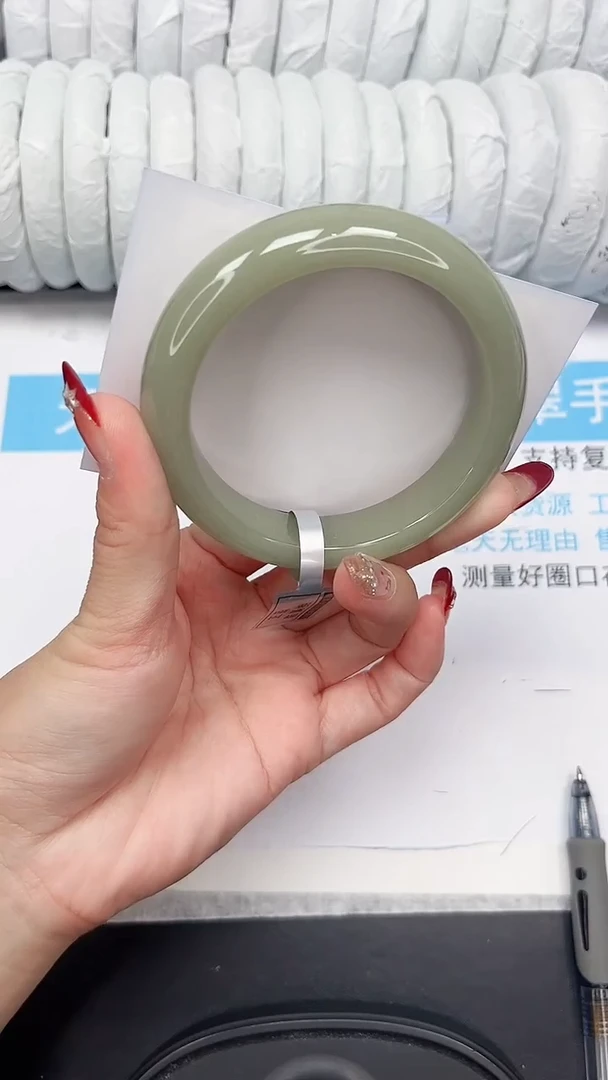 未镶嵌手镯石英质玉107-64.2DK