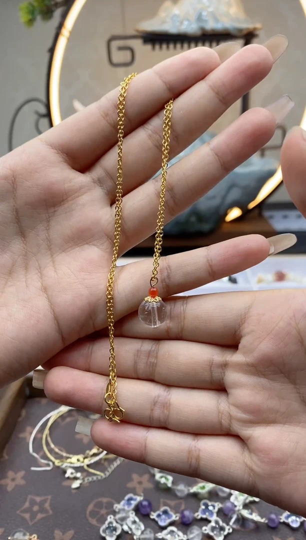 水晶手链未镶嵌天然水晶，假一罚四，客服咨询