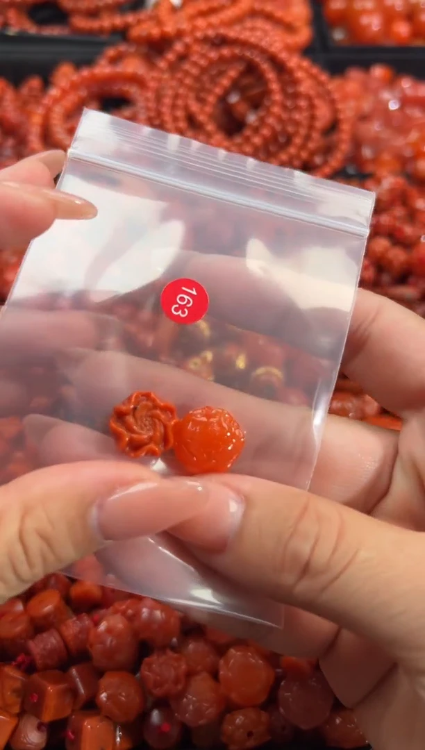 南红玛瑙未镶嵌颈饰1