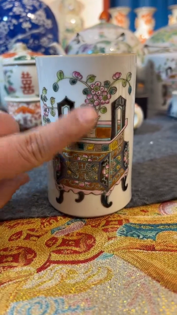 摆件瓷摆件瓷摆件钟鼎笔筒