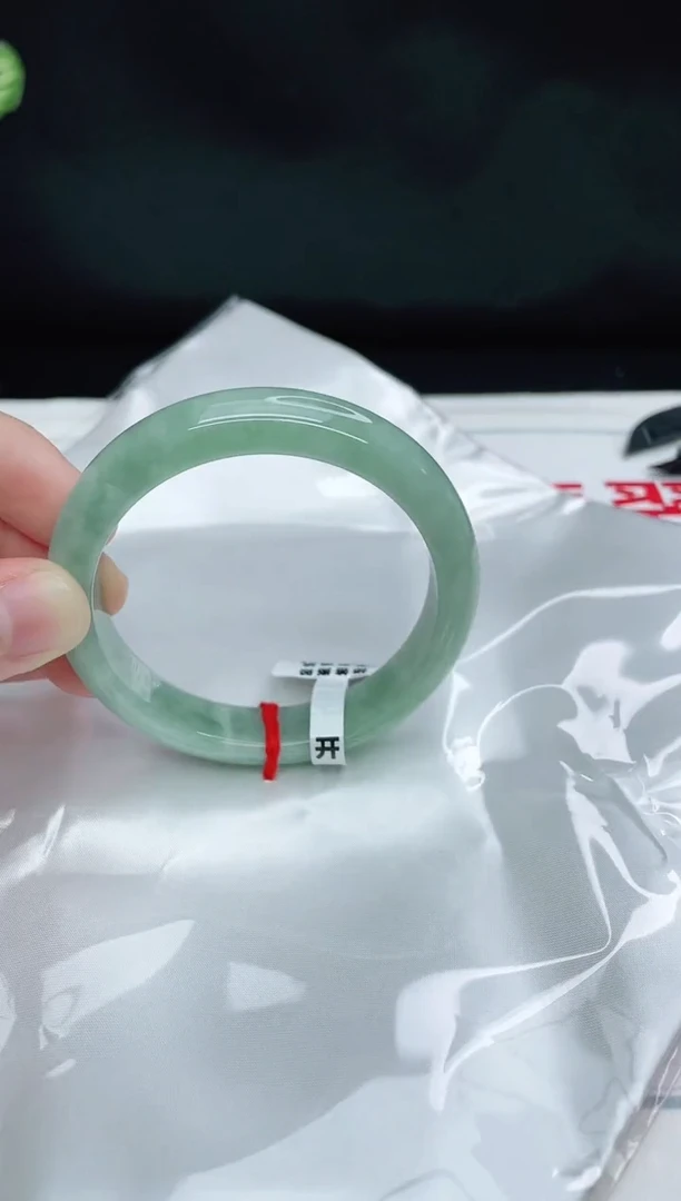 翡翠手镯未镶嵌天然缅甸A货翡翠正56.7