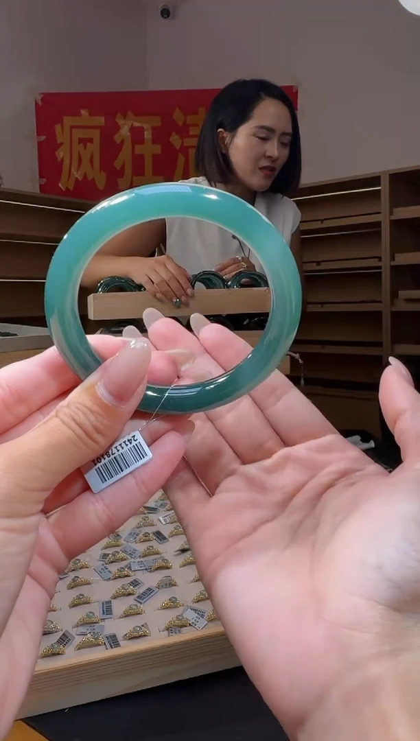 翡翠手镯未镶嵌55.8圈