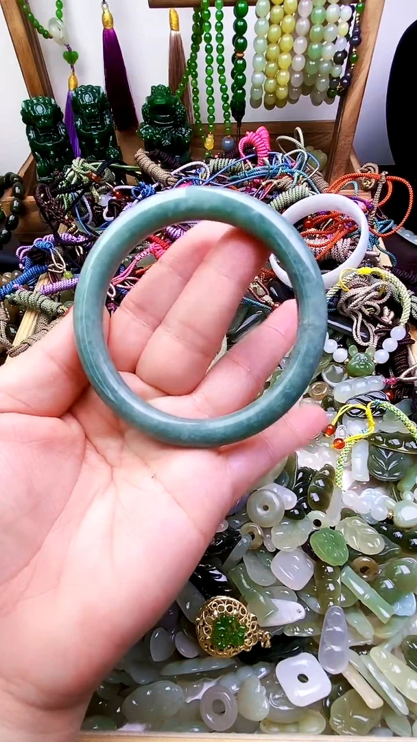 和田玉未镶嵌颈饰吊坠