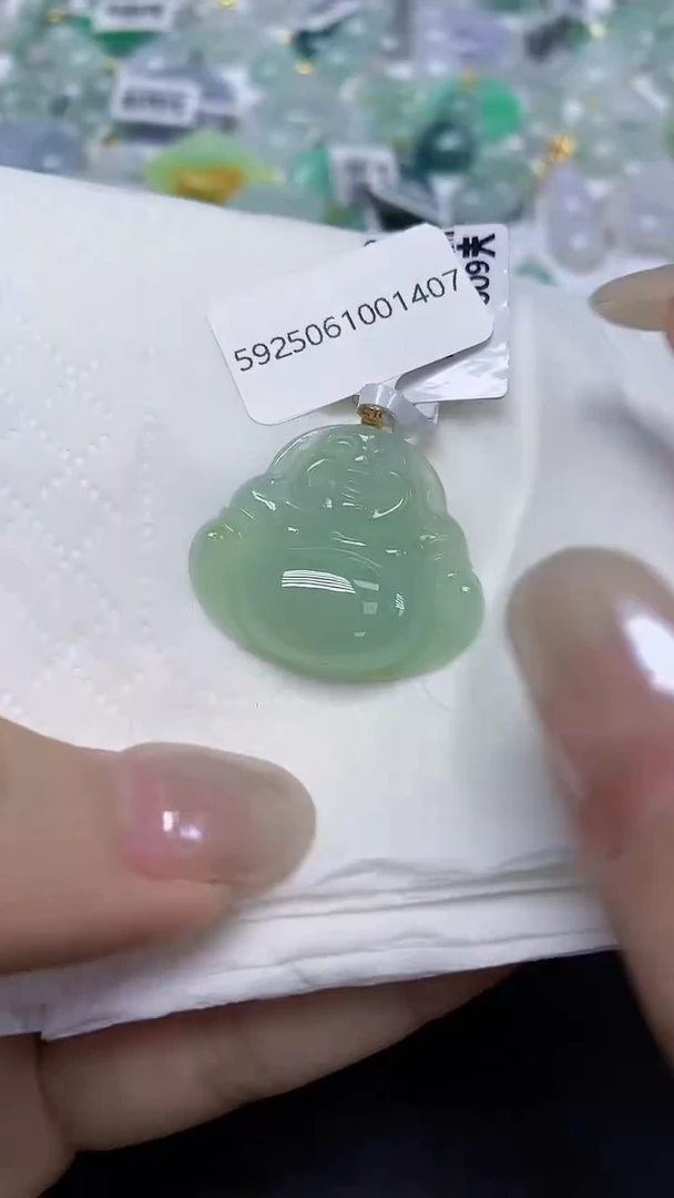 翡翠18K金镶嵌颈饰天然缅甸翡翠A货