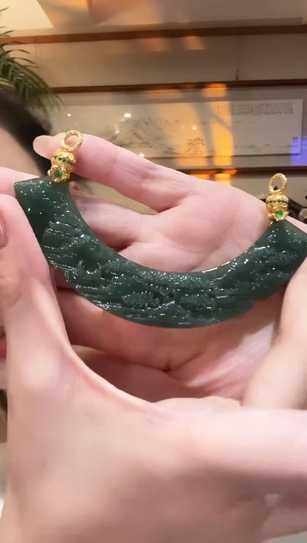 翡翠未镶嵌颈饰国风