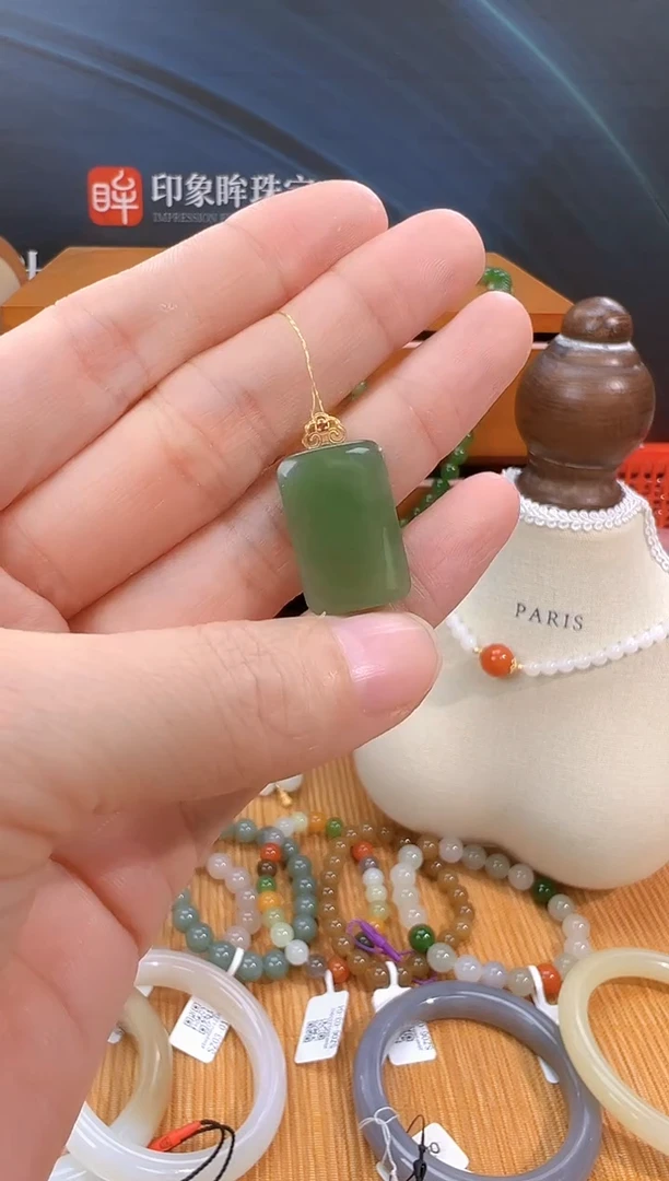 颈饰18K金镶嵌和田玉多样性拍一发一 cg