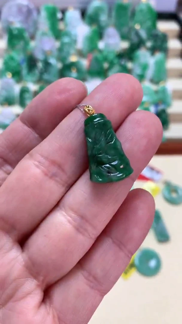 【闪购商品】翡翠吊坠(不含链)18K金镶嵌挂件