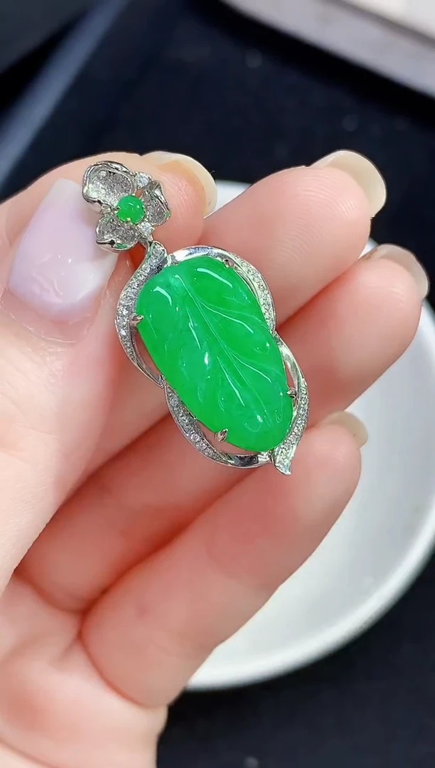 吊坠(不含链)18K金镶嵌翡翠W多样性发其一