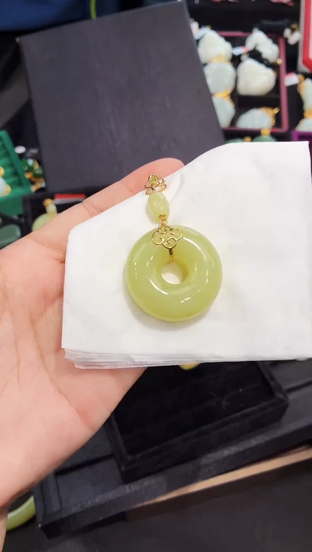 吊坠(赠链)18K金镶嵌和田玉55MM 多样性发一