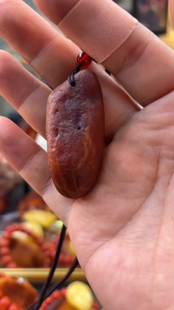 未镶嵌颈饰琥珀吊坠