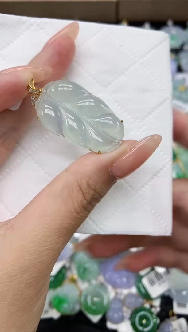 颈饰18K金镶嵌翡翠11111111111