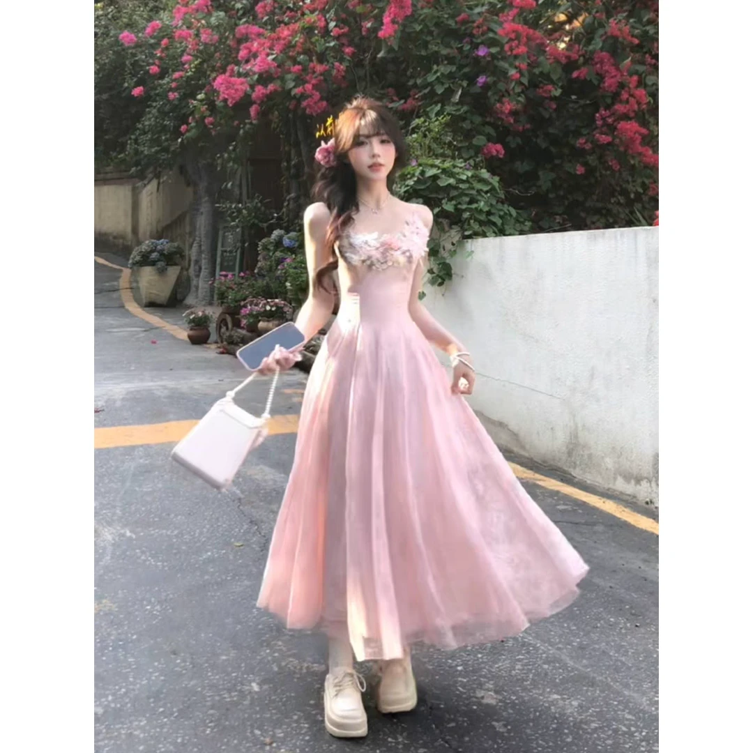法式甜美粉色吊带连衣裙女夏季设计感温柔风公主裙花朵收腰长裙子