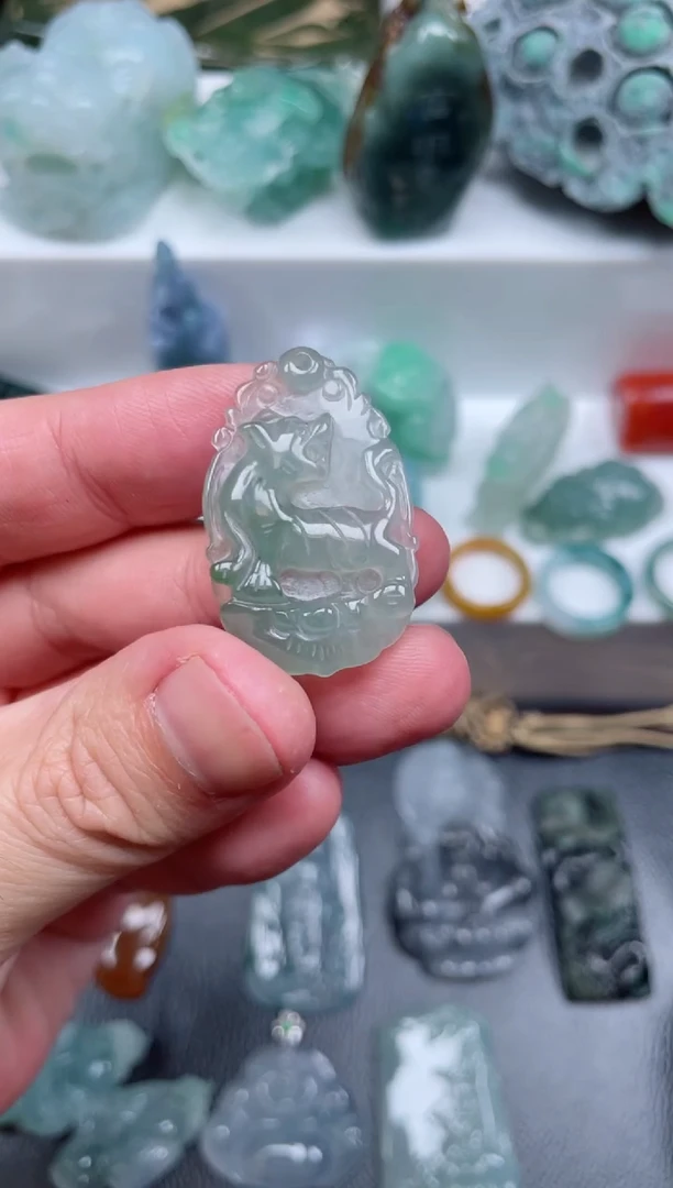 【闪购商品】翡翠颈饰未镶嵌狗牌