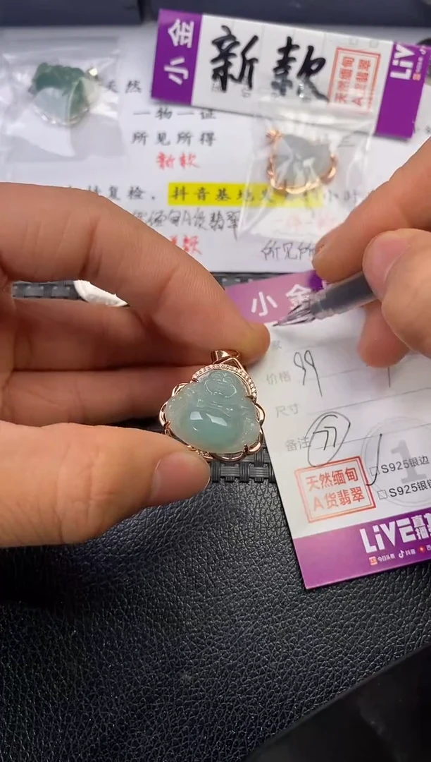 颈饰银S925镶嵌翡翠嗨**姐挂件