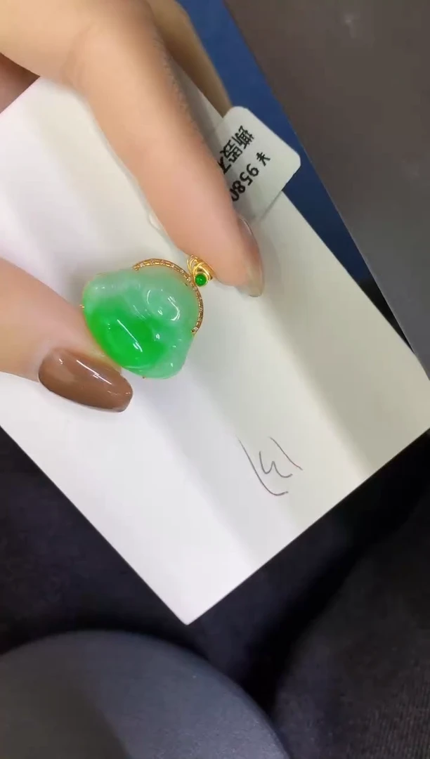 颈饰18K金镶嵌翡翠缅甸天然翡翠A货