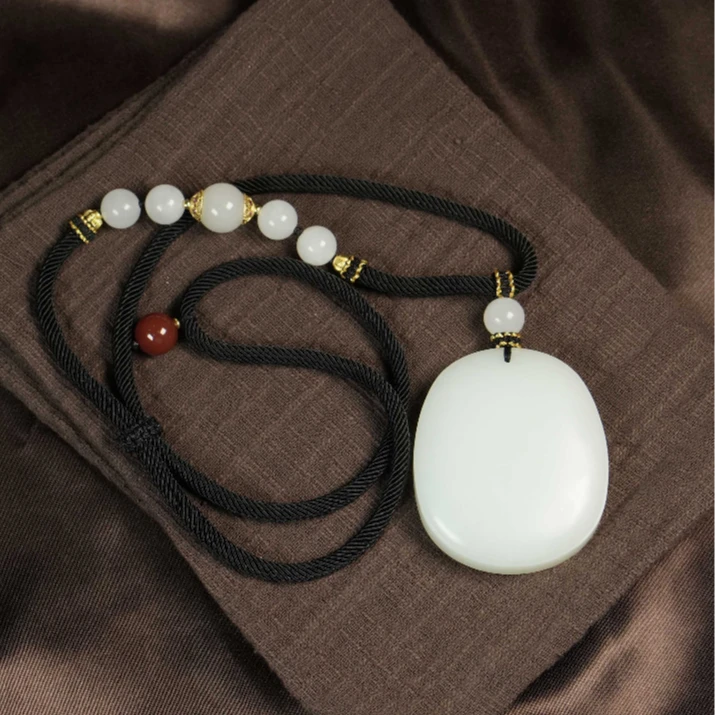 【老掌柜讲珠宝】和田玉白玉无事牌项链 ACX93050