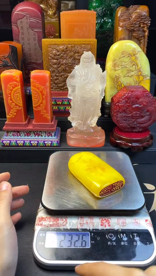 寿山石印石鸡油黄薄意随形章 安雅